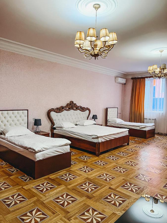 Castle Family Hotel Erivan Exterior foto