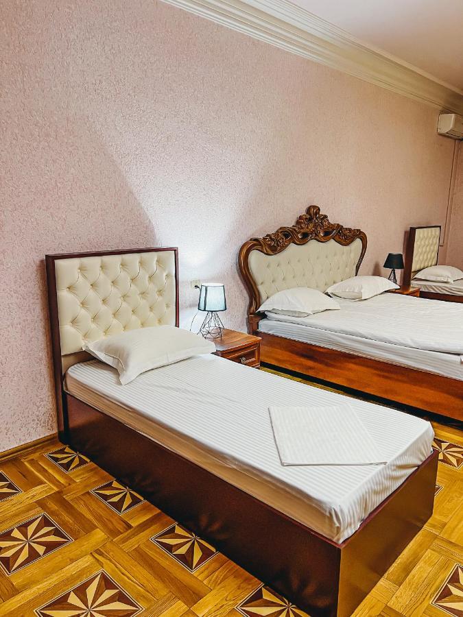 Castle Family Hotel Erivan Exterior foto