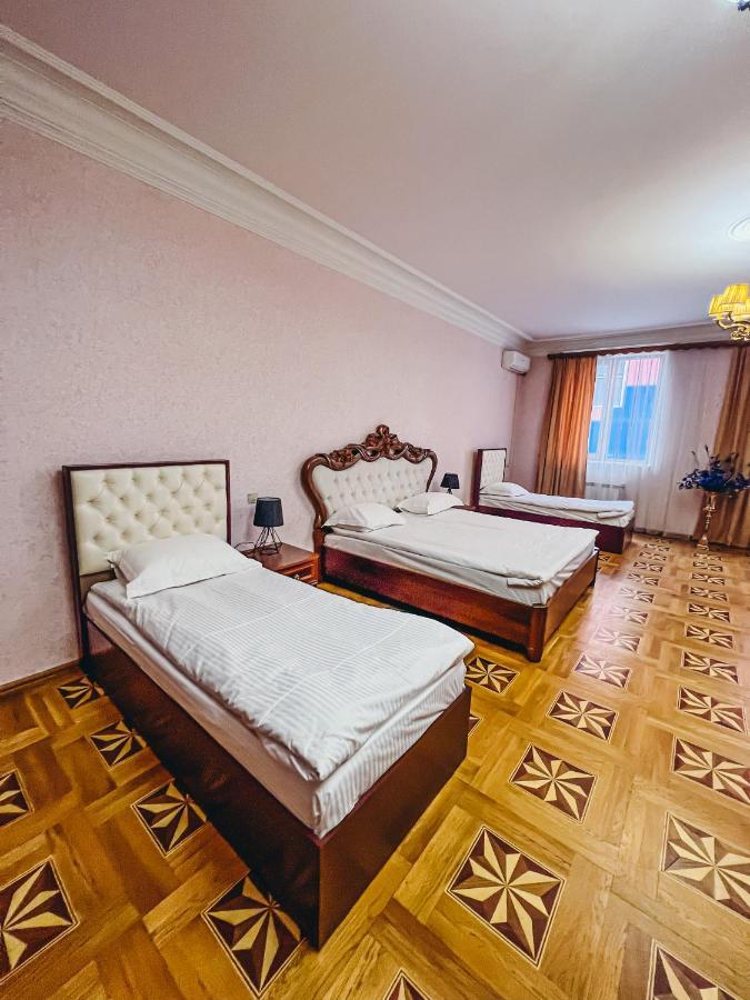 Castle Family Hotel Erivan Exterior foto