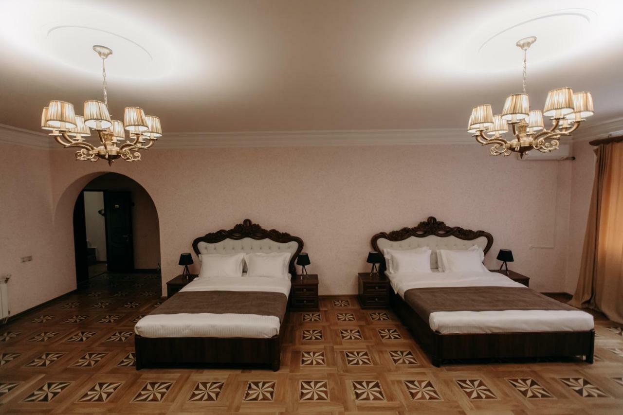 Castle Family Hotel Erivan Exterior foto