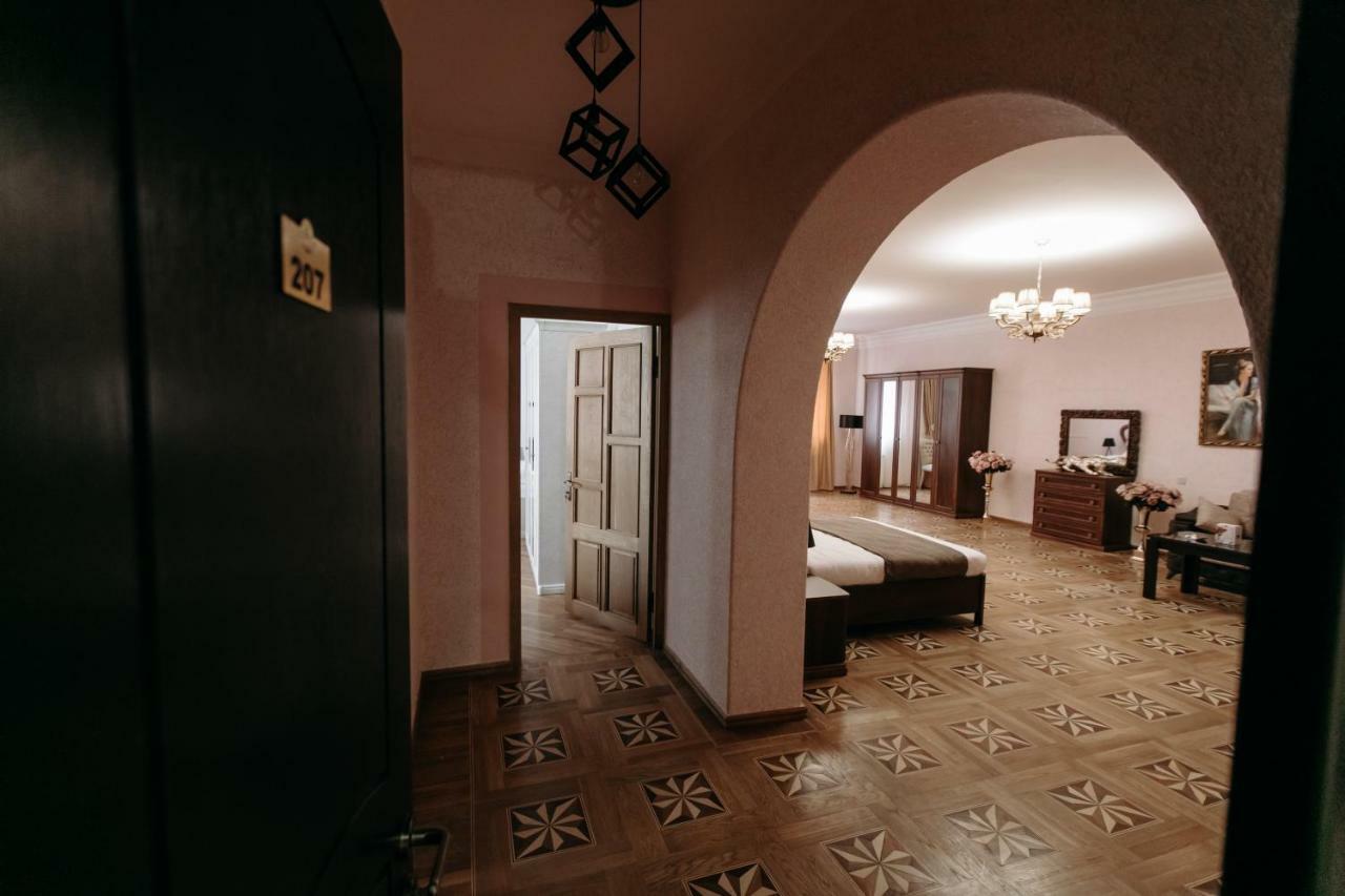 Castle Family Hotel Erivan Exterior foto