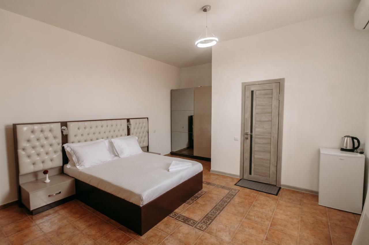 Castle Family Hotel Erivan Exterior foto