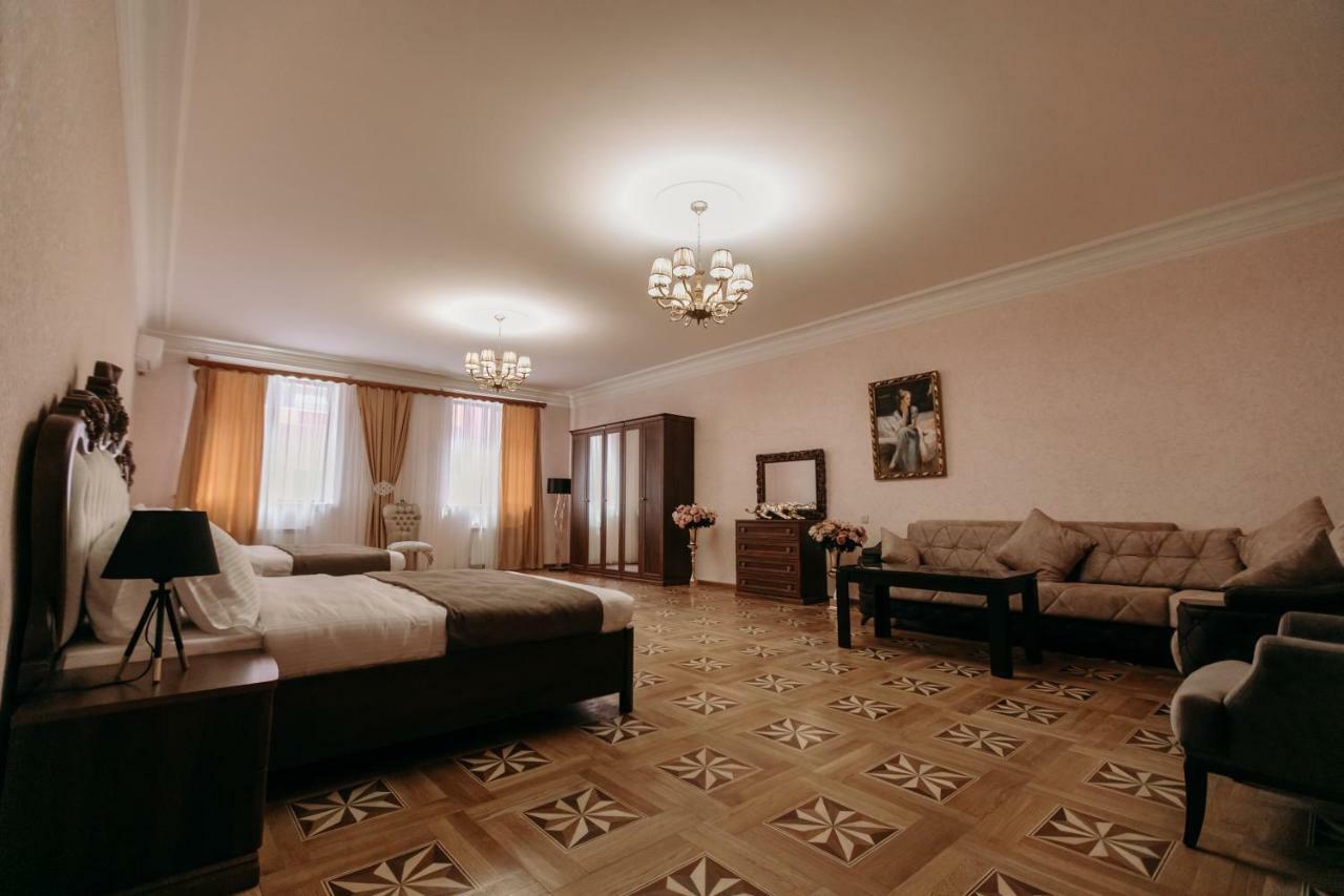 Castle Family Hotel Erivan Exterior foto