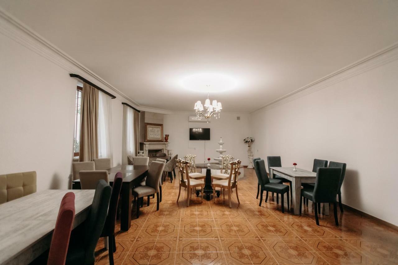 Castle Family Hotel Erivan Exterior foto