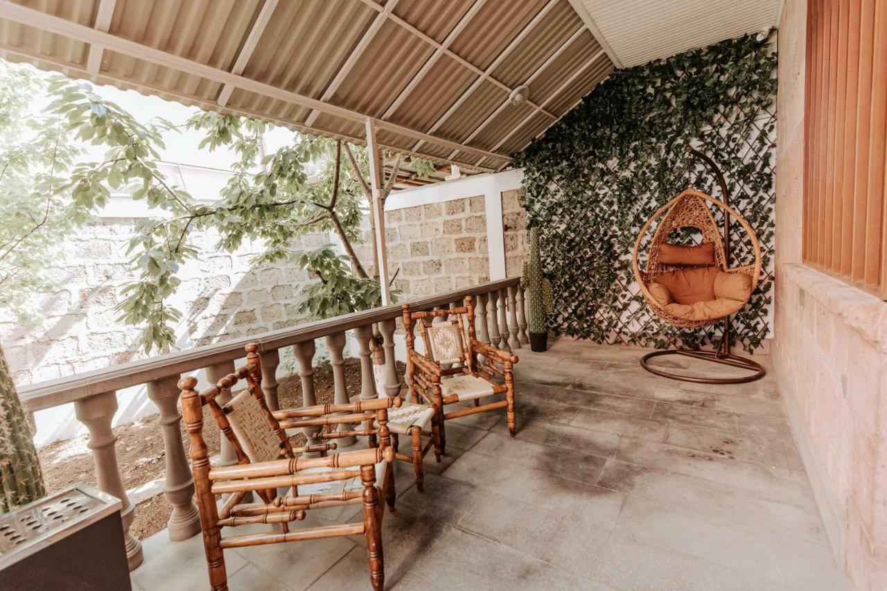 Castle Family Hotel Erivan Exterior foto