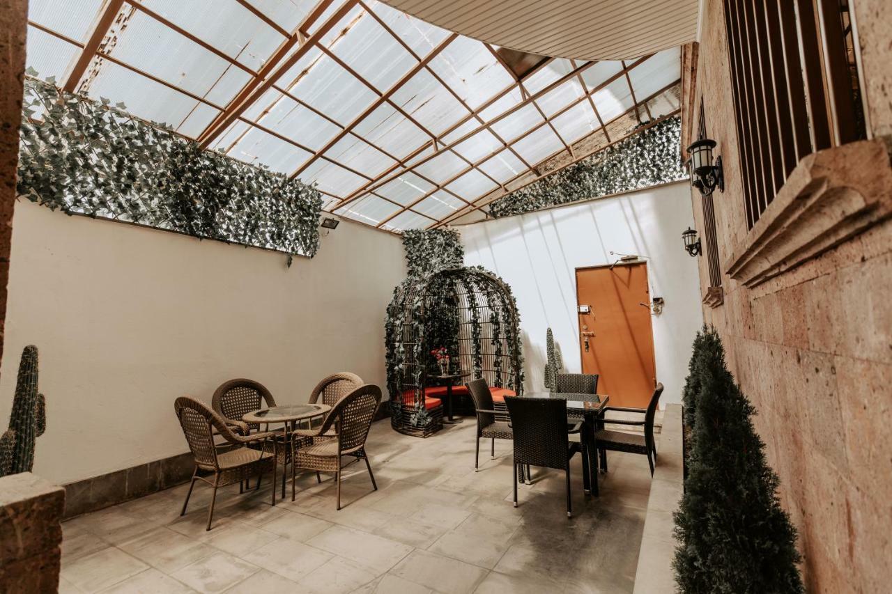 Castle Family Hotel Erivan Exterior foto