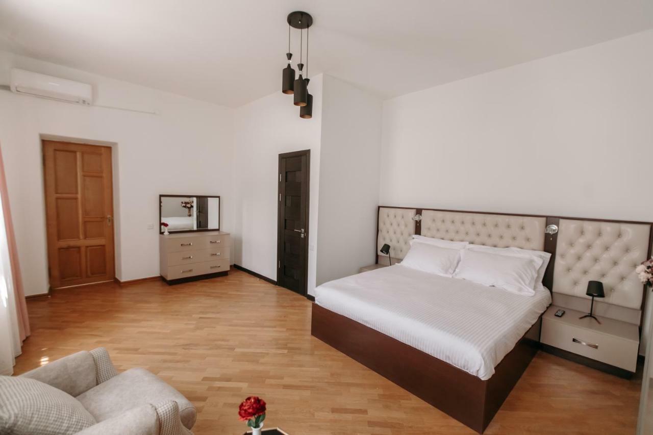 Castle Family Hotel Erivan Exterior foto